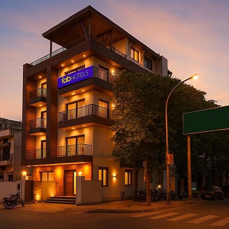 Fabhotel F9 Sector 19 Noida Eksteriør billede